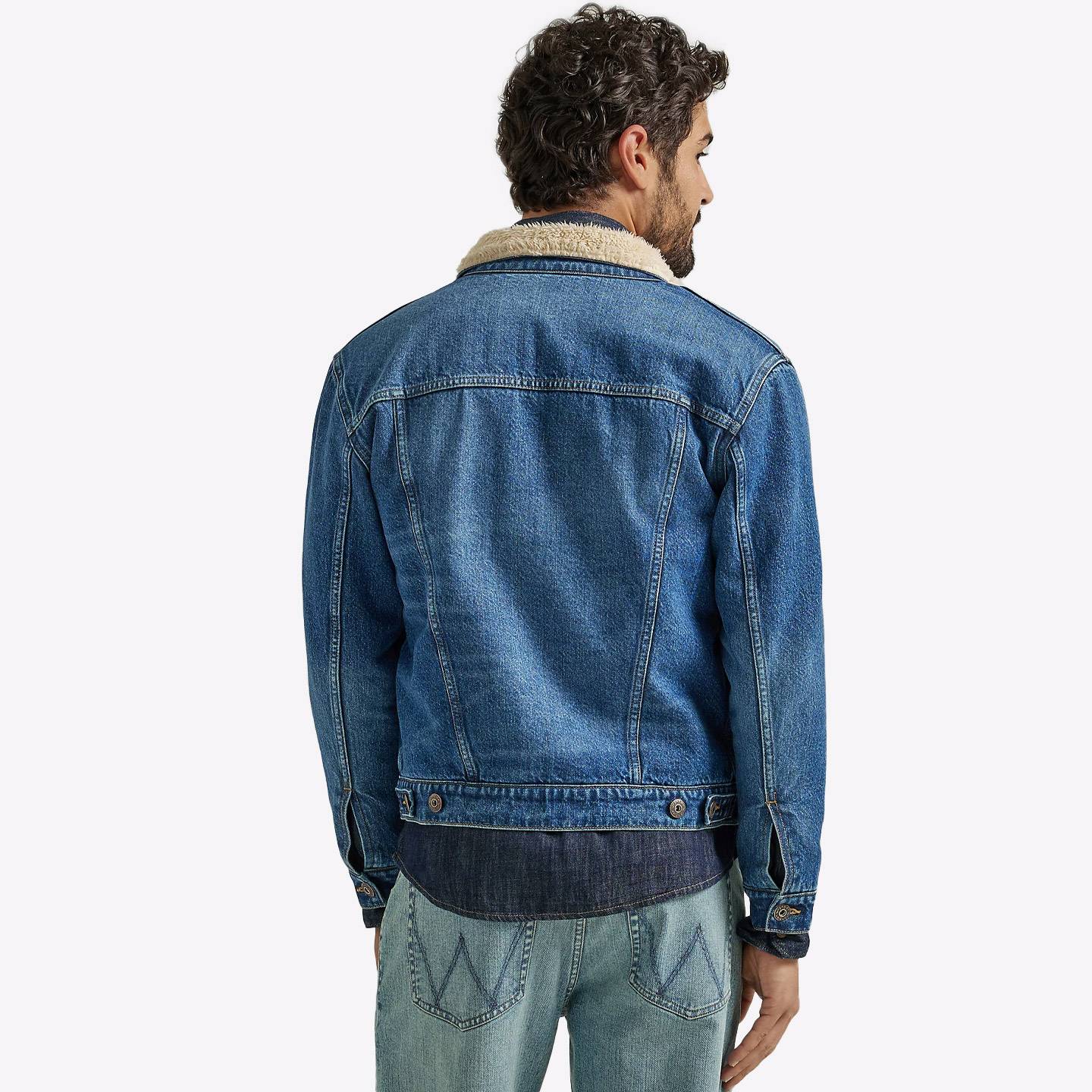 WRANGLER SHERPA LINED DENIM JACKET IN MID WASH TRACKER JACKET MID WASH JEANS123.ru